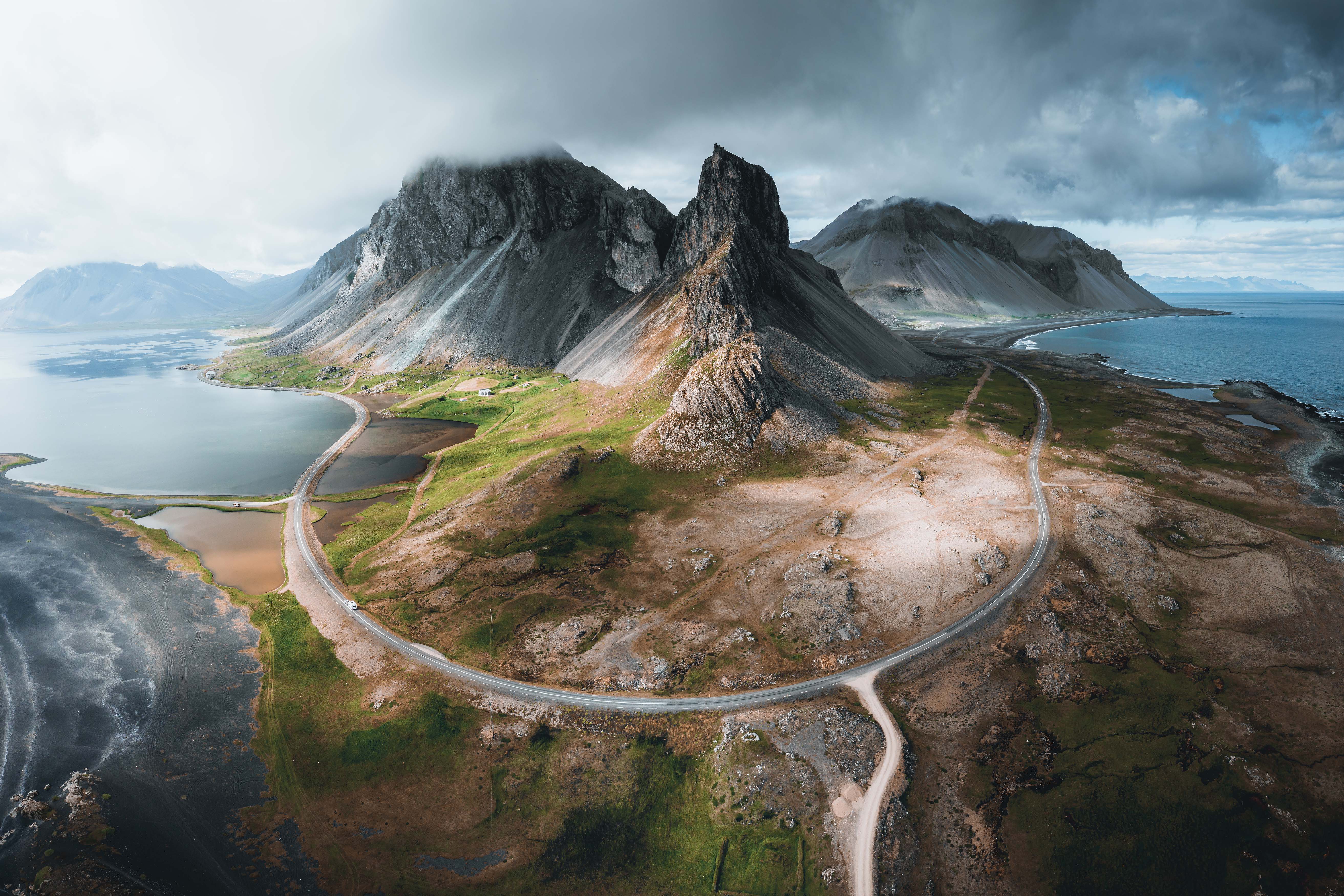 Leiðin Austur II / The Road East II