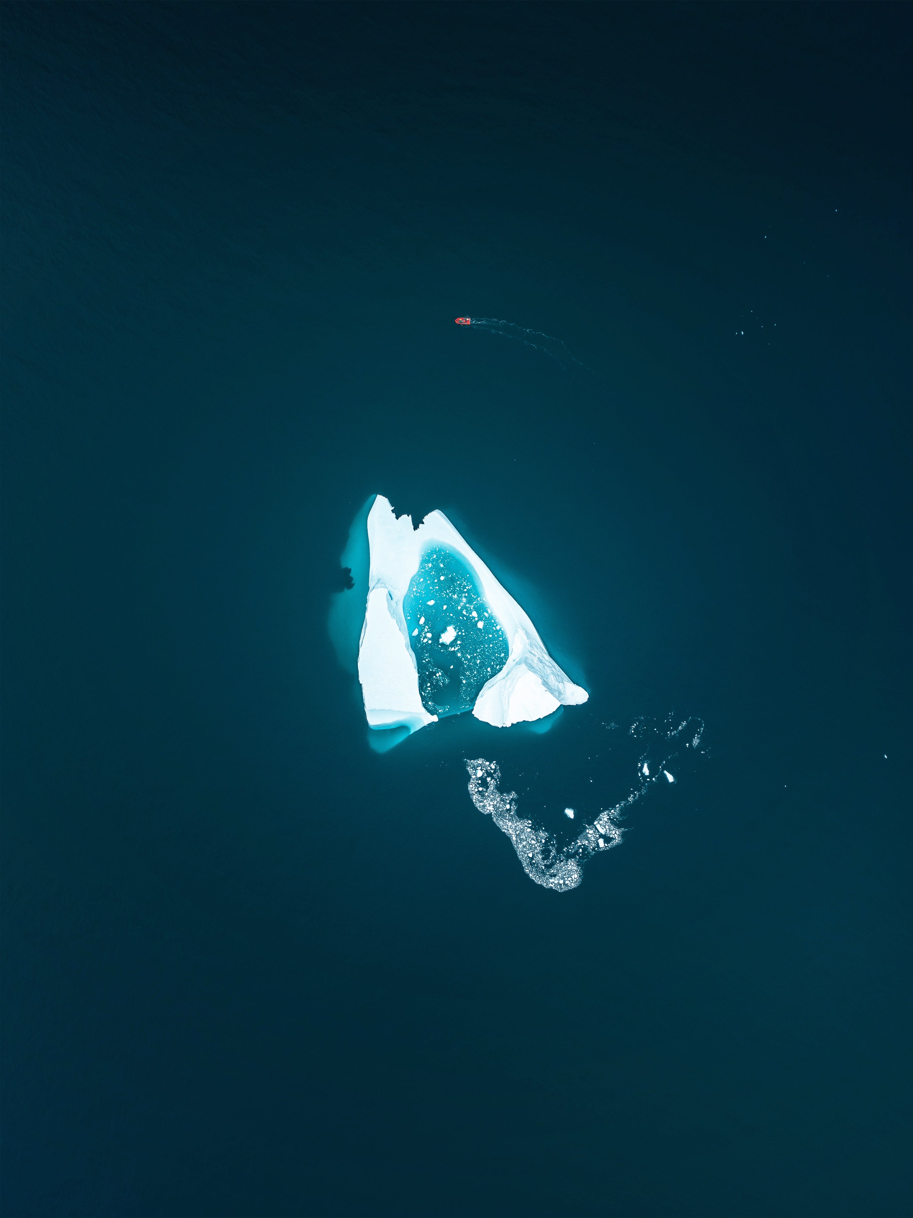 Á meðal ísjaka I / Among Icebergs I